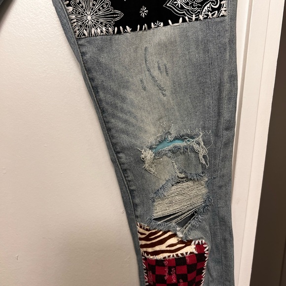 AMIRI  men’s blue art Patch Jeans - Picture 3 of 10